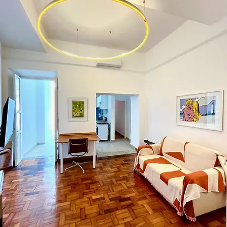 Stylish Apartment In Central Santa Teresa
